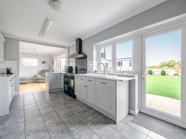 5 bed house for sale