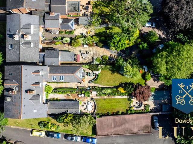 5 bed house for sale