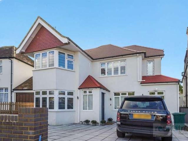 5 bed house for sale