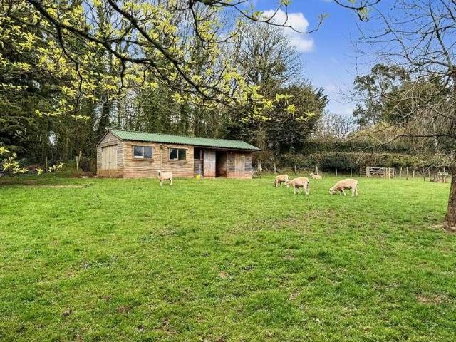 5 bed house for sale