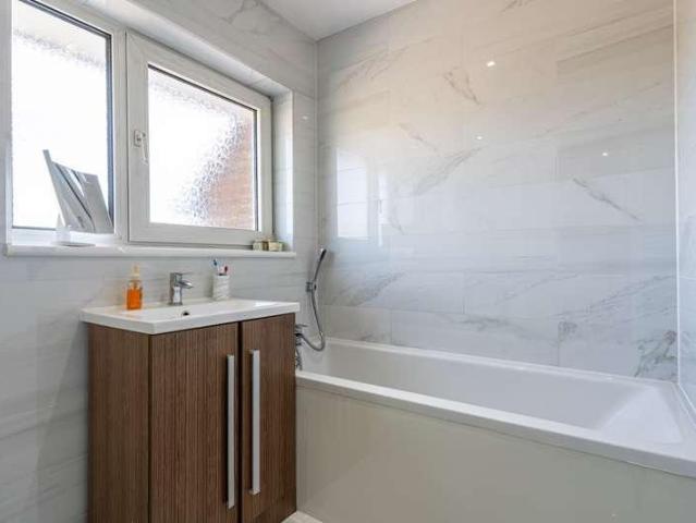 5 bed house for sale