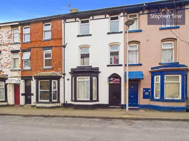 5 bed house for sale