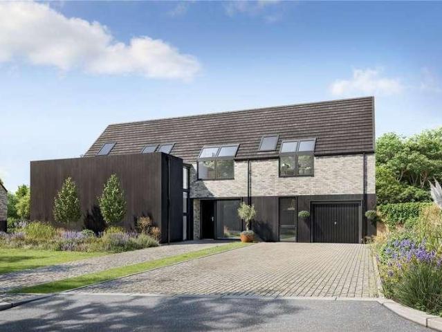 5 bed house for sale
