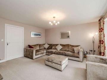 5 bed house for sale