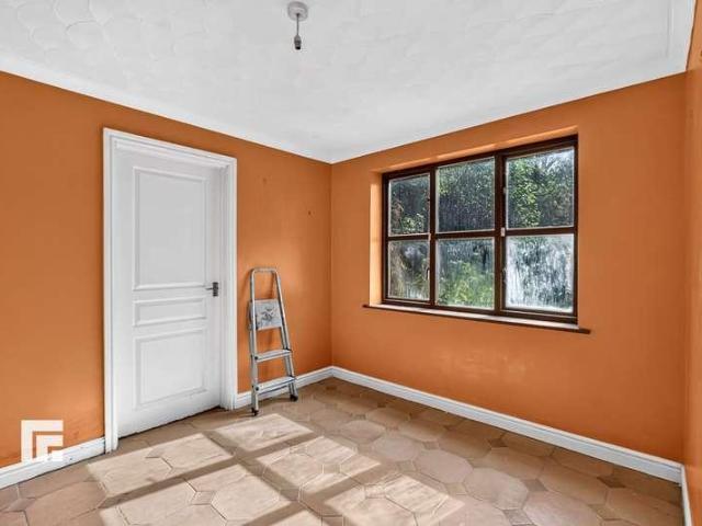 5 bed house for sale