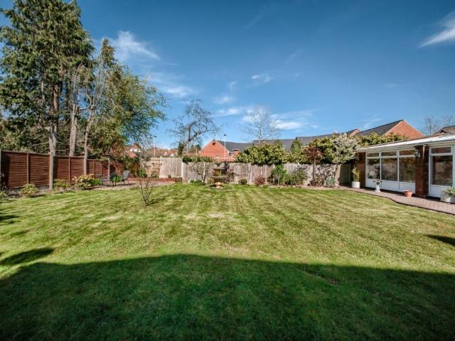 5 bed house for sale