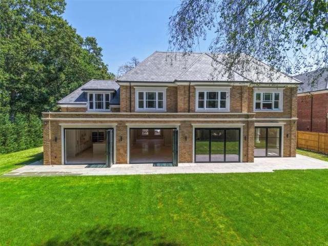 5 bed house for sale