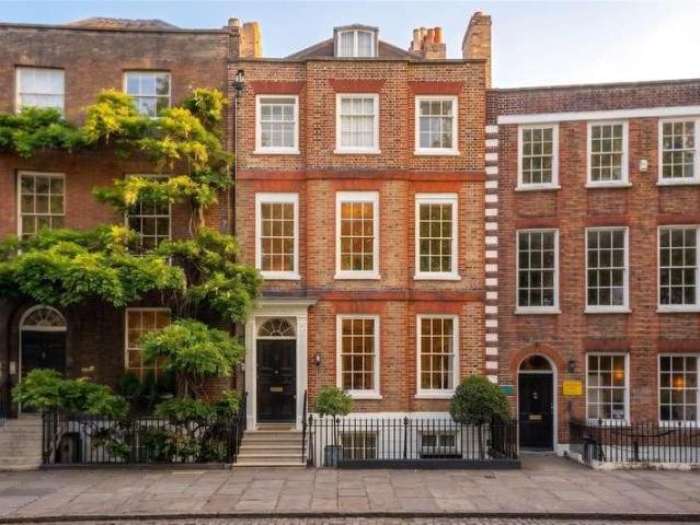 5 bed house for sale