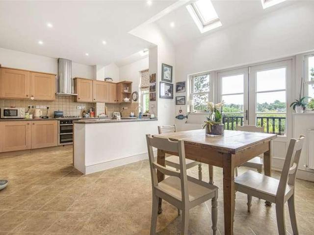 5 bed house for sale