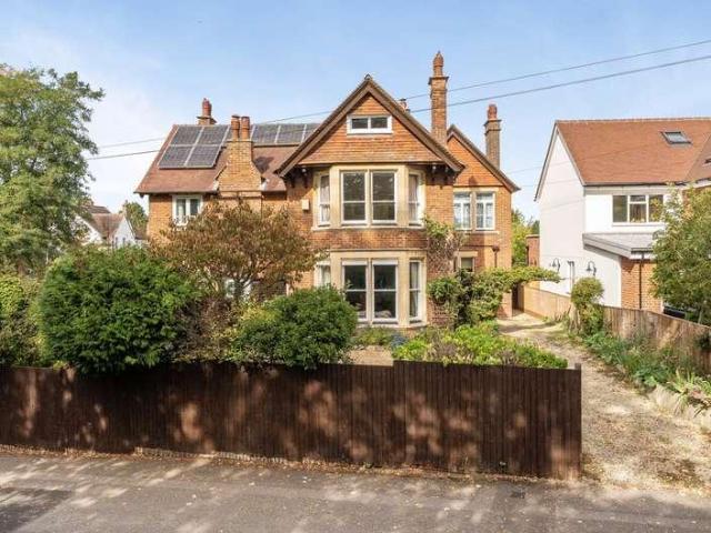 5 bed house for sale
