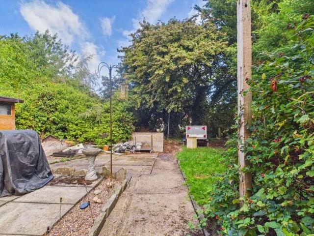 5 bed house for sale
