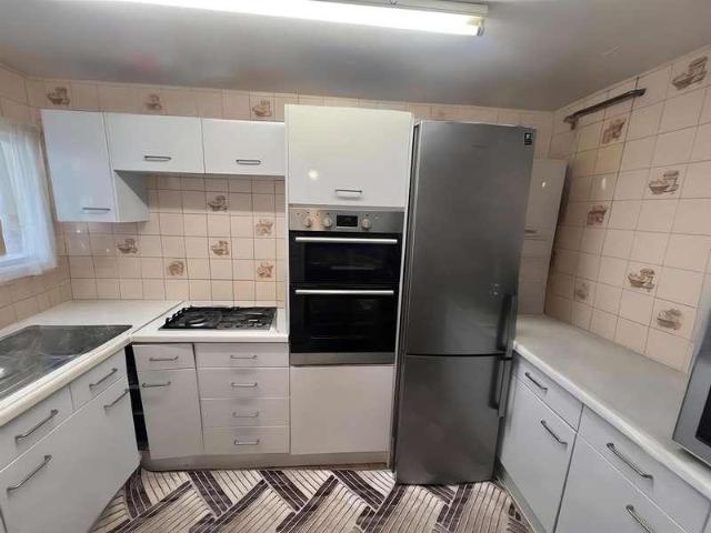 5 bed house for sale