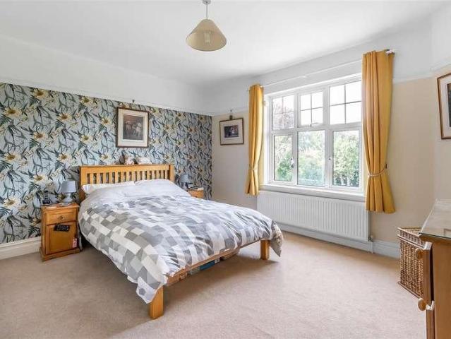 5 bed house for sale