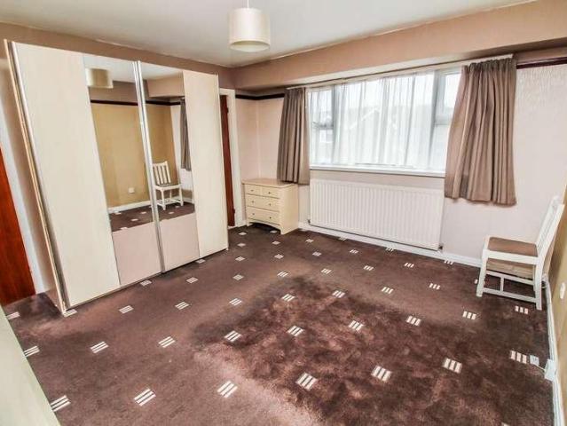 5 bed house for sale