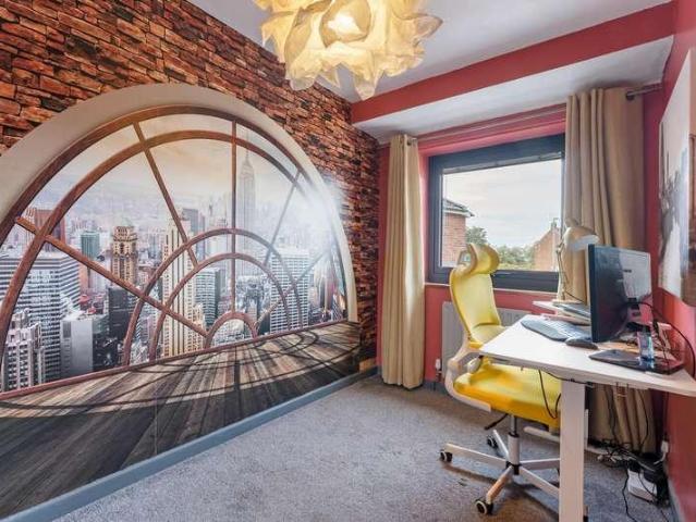 5 bed house for sale