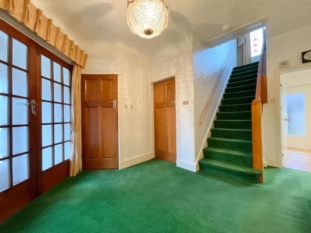 5 bed house for sale