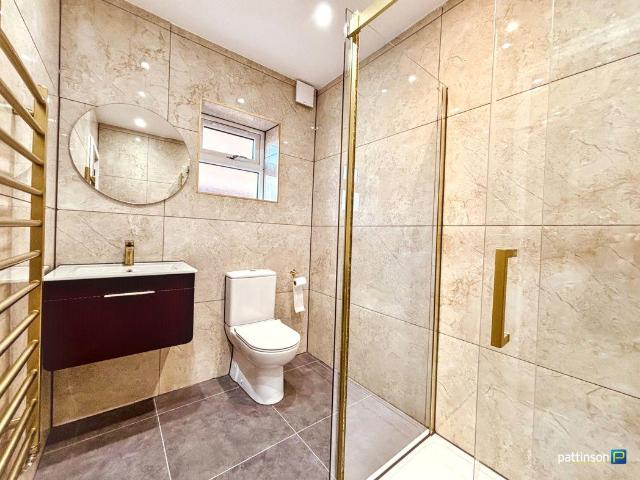 5 bed house for sale