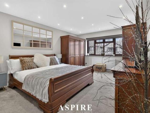 5 bed house for sale