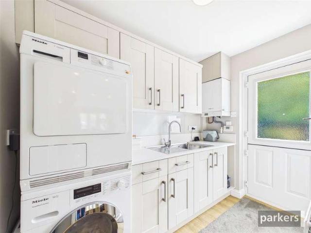 5 bed house for sale