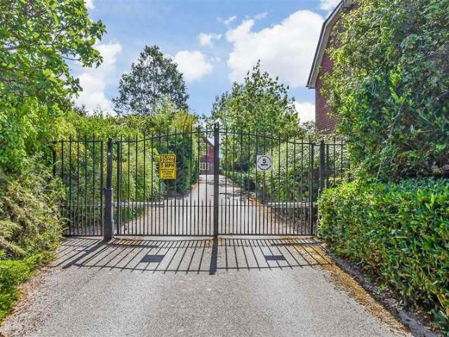5 bed house for sale