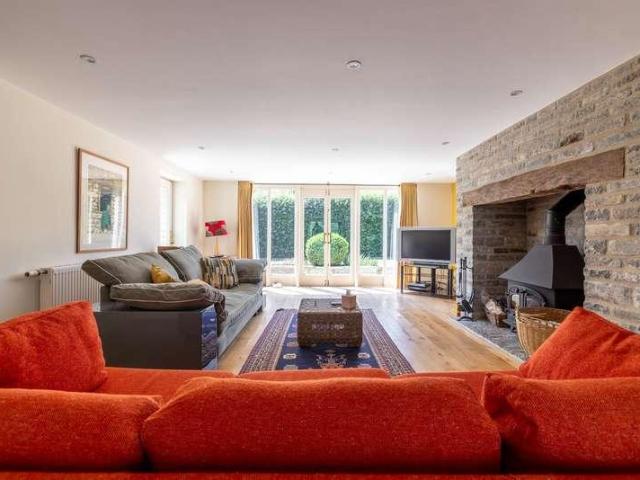 5 bed house for sale
