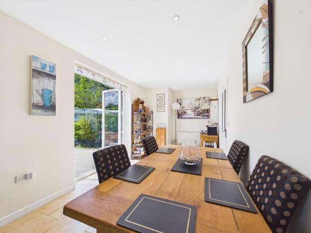 5 bed house for sale