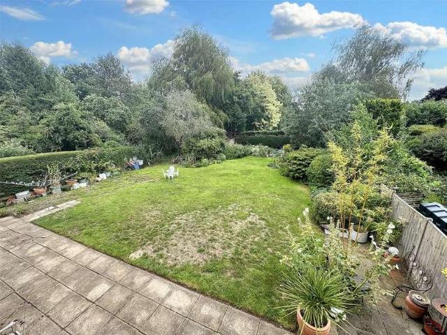 5 bed house for sale
