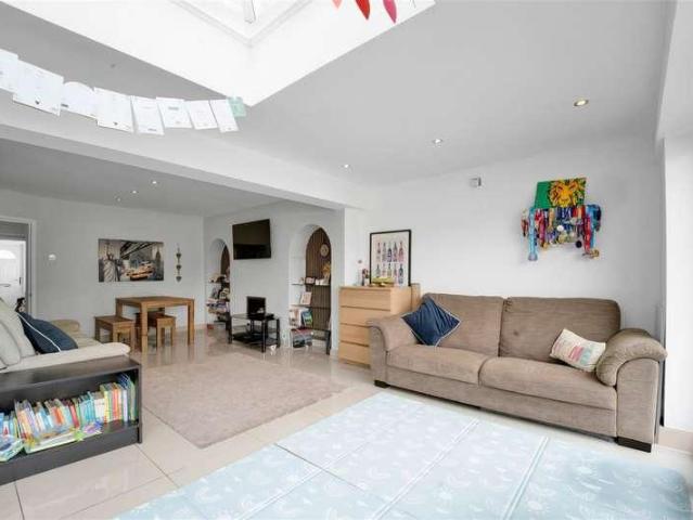5 bed house for sale