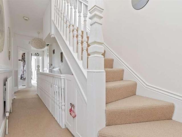 5 bed house for sale