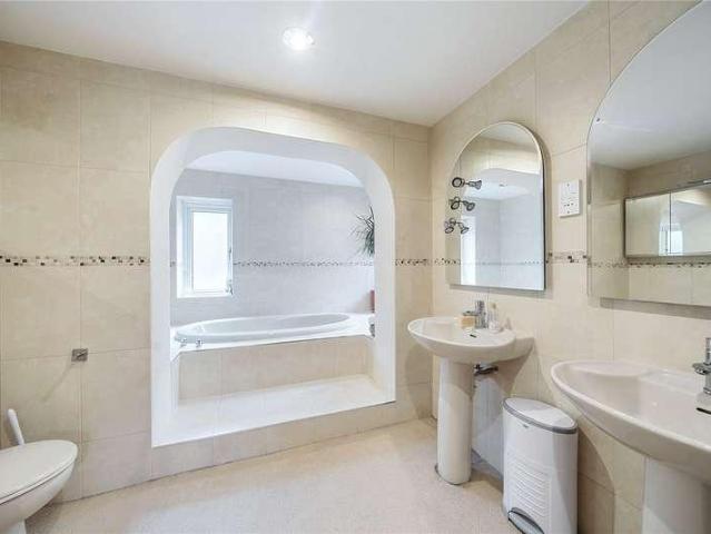 5 bed house for sale