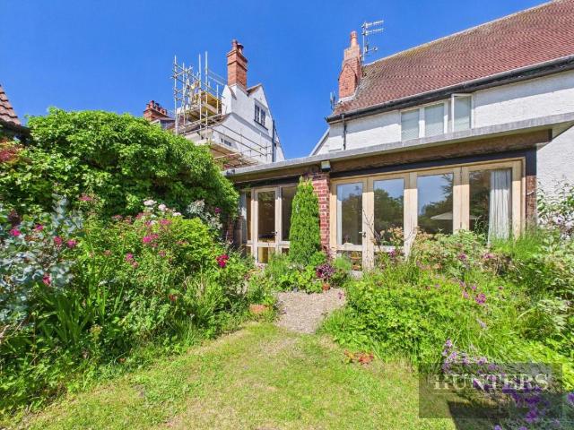 5 bed house for sale
