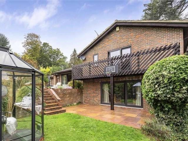 5 bed house for sale