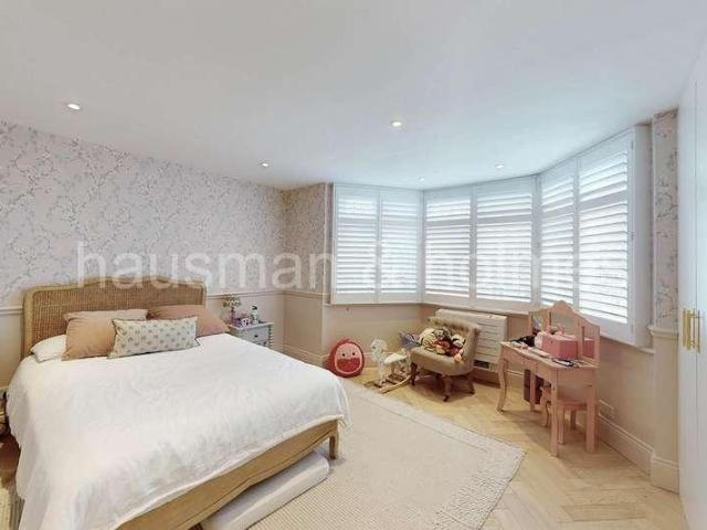 5 bed house for sale