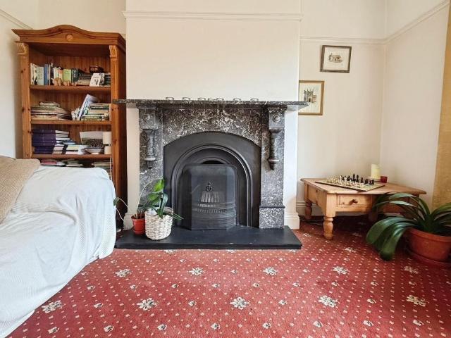 5 bed house for sale