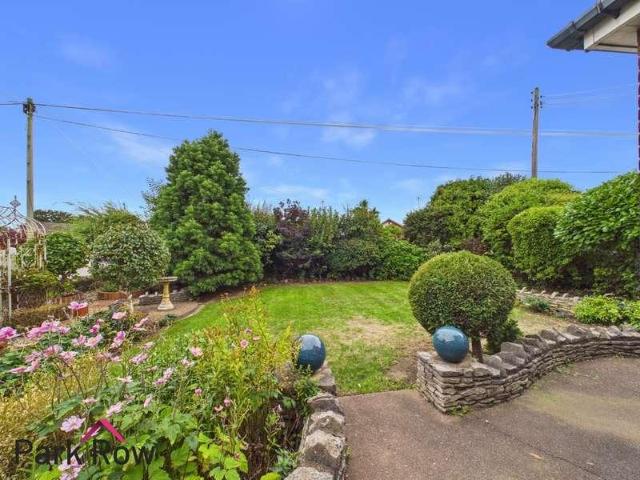 5 bed house for sale