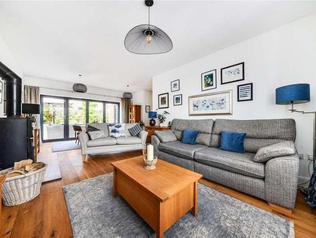 5 bed house for sale