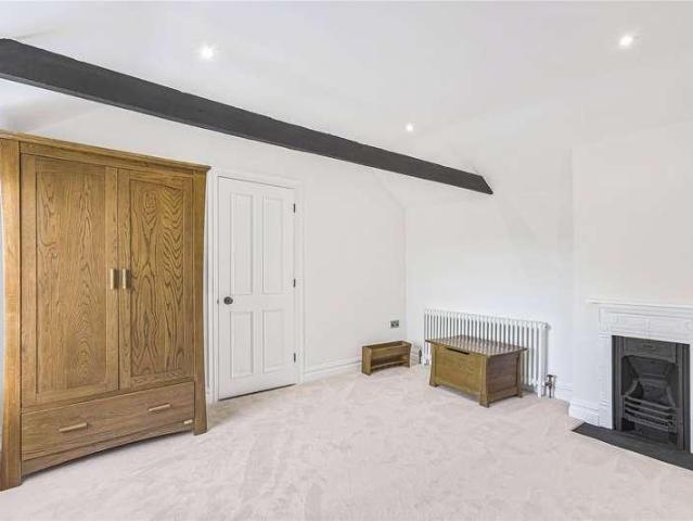 5 bed house for sale
