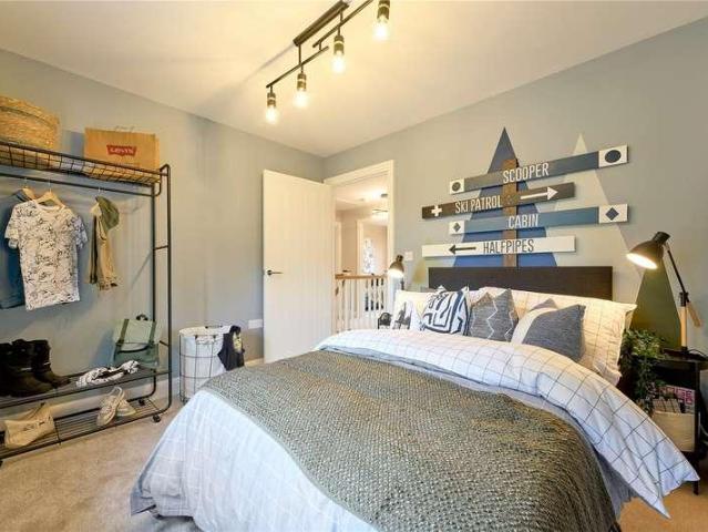 5 bed house for sale