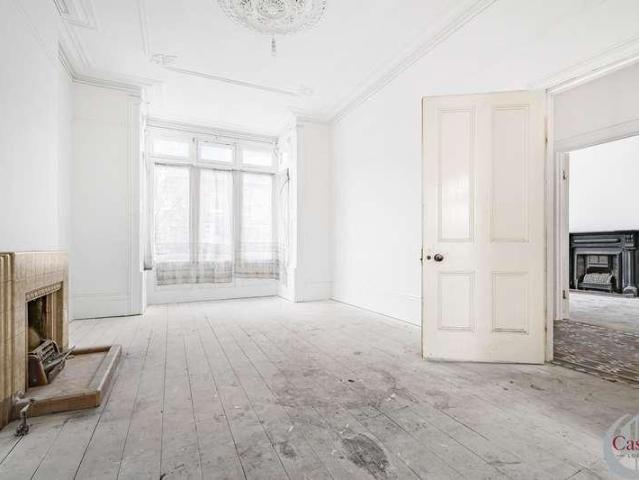 5 bed house for sale