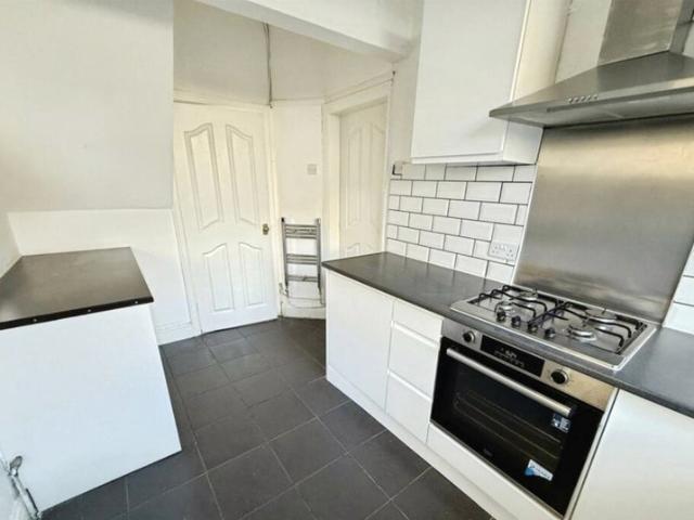 5 bed house in L9, bills included, recent refurb
