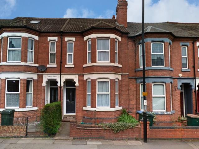 5 bed mid terraced house to rent in Albany Road, Coventry, CV5