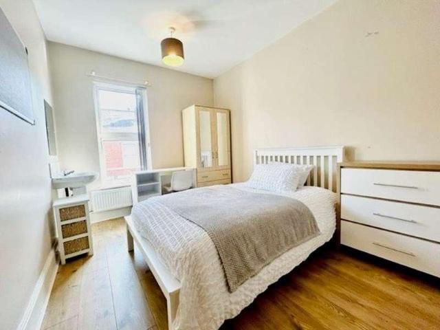 5 bed property to rent