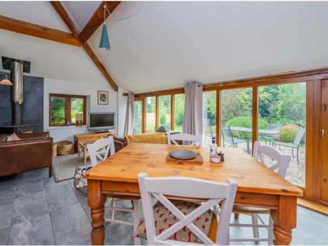 5 bed house for sale