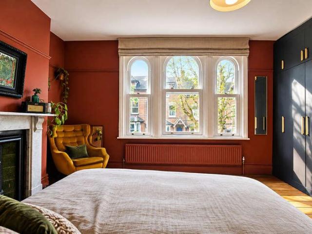 5 bed house for sale