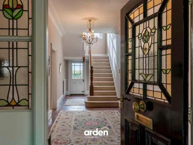 5 bed house for sale