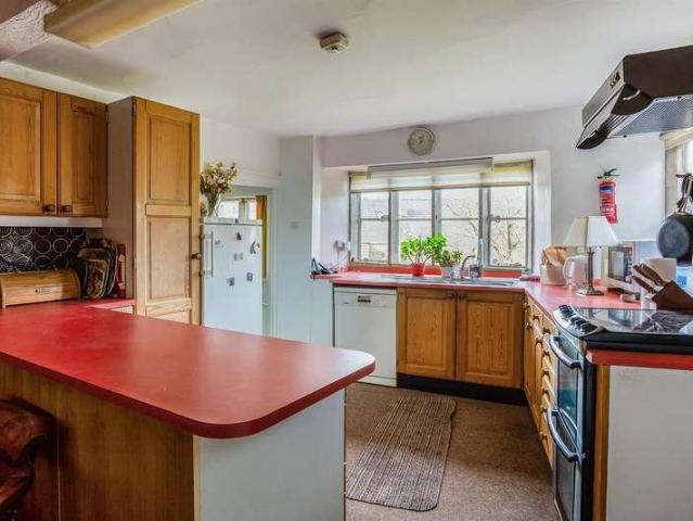5 bed house for sale