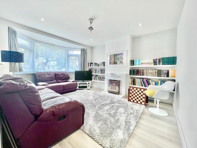 5 Bed Semi Detached House, Mossville Gardens, SM4