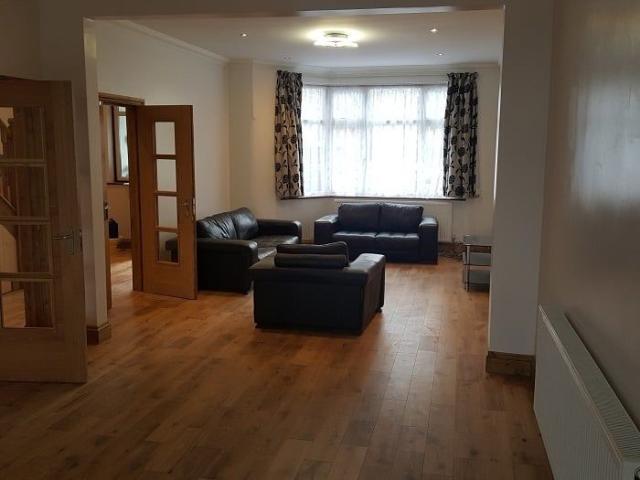 5 Bed Semi Detached House, Neeld Crescent, NW4