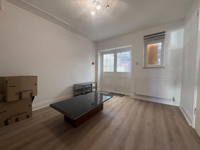5 Bed Semi Detached House, Berkshire Gardens, N13