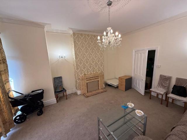 5 Bed Semi Detached House, Fishponds Road, BS5